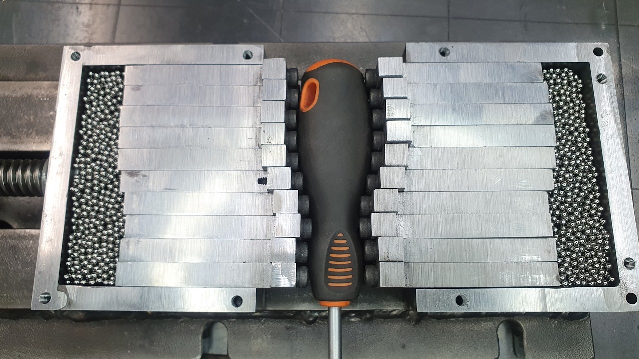 Building adaptive jaw vise