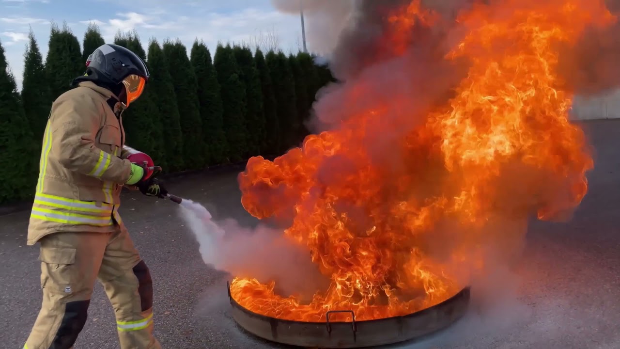 Degiųjų skysčių gesinimas gesintuvu GALUTINIS