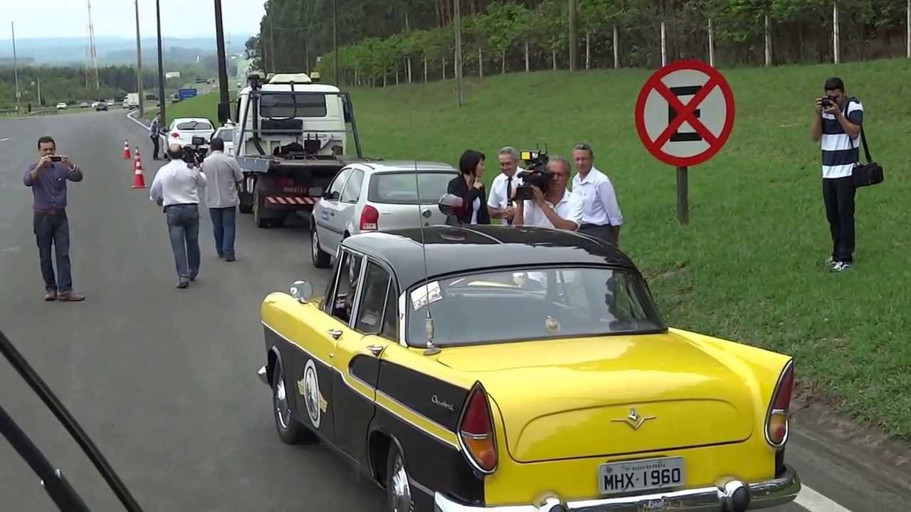 Vigilante Rodoviário abordando o Flecha.