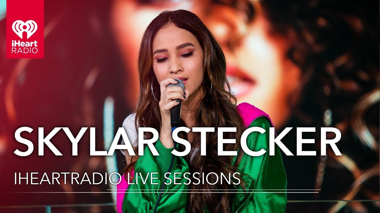 Skylar Stecker Performs 
