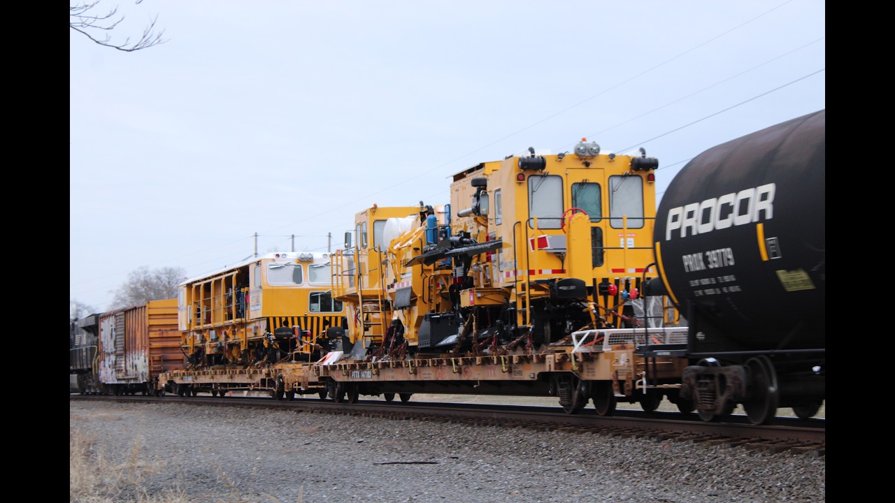 NS 12R hauls MoW Equipment on Flatcars in Boiling Springs.