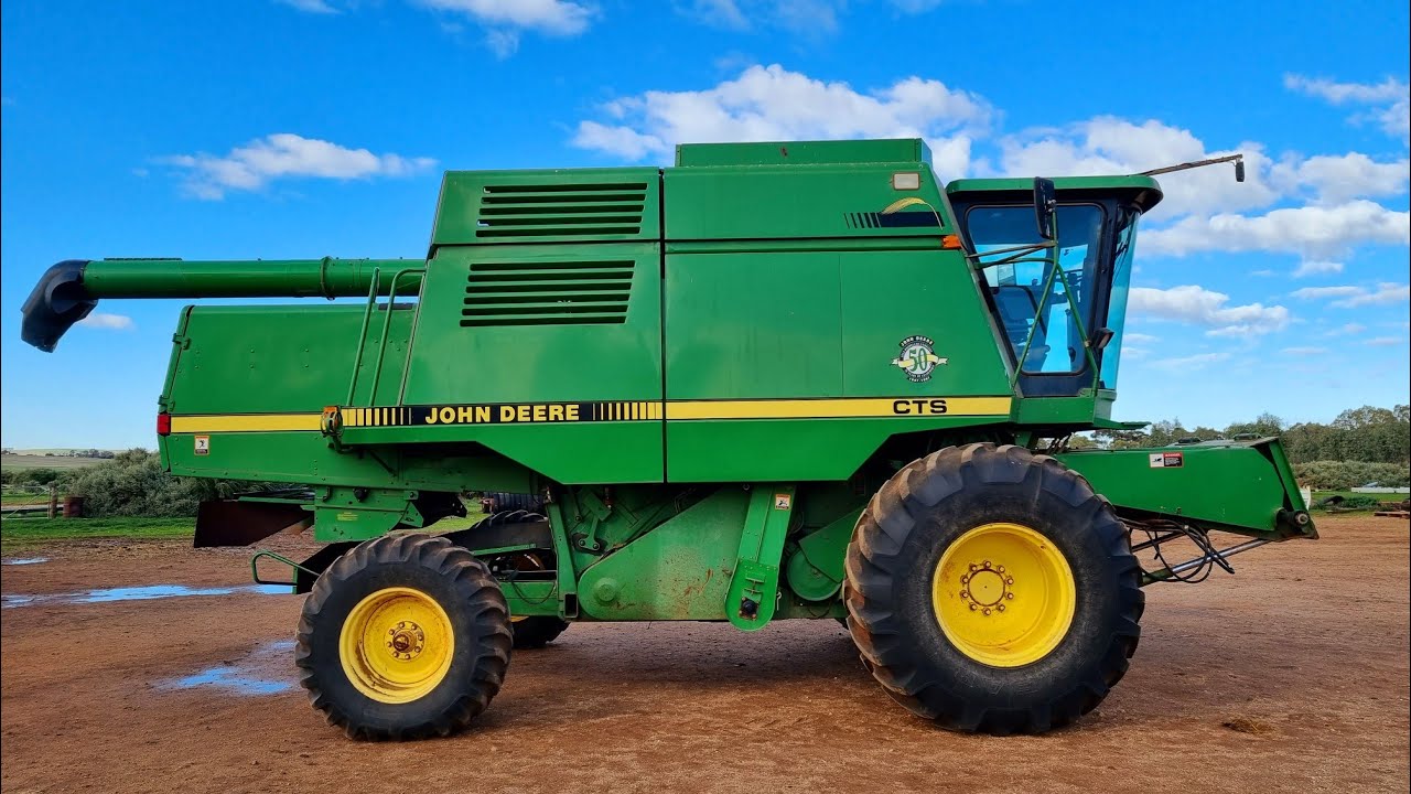Goodbye To An Icon! The John Deere CTS Is Sold | 9770 Feeder House Repairs & Out Loading Barley