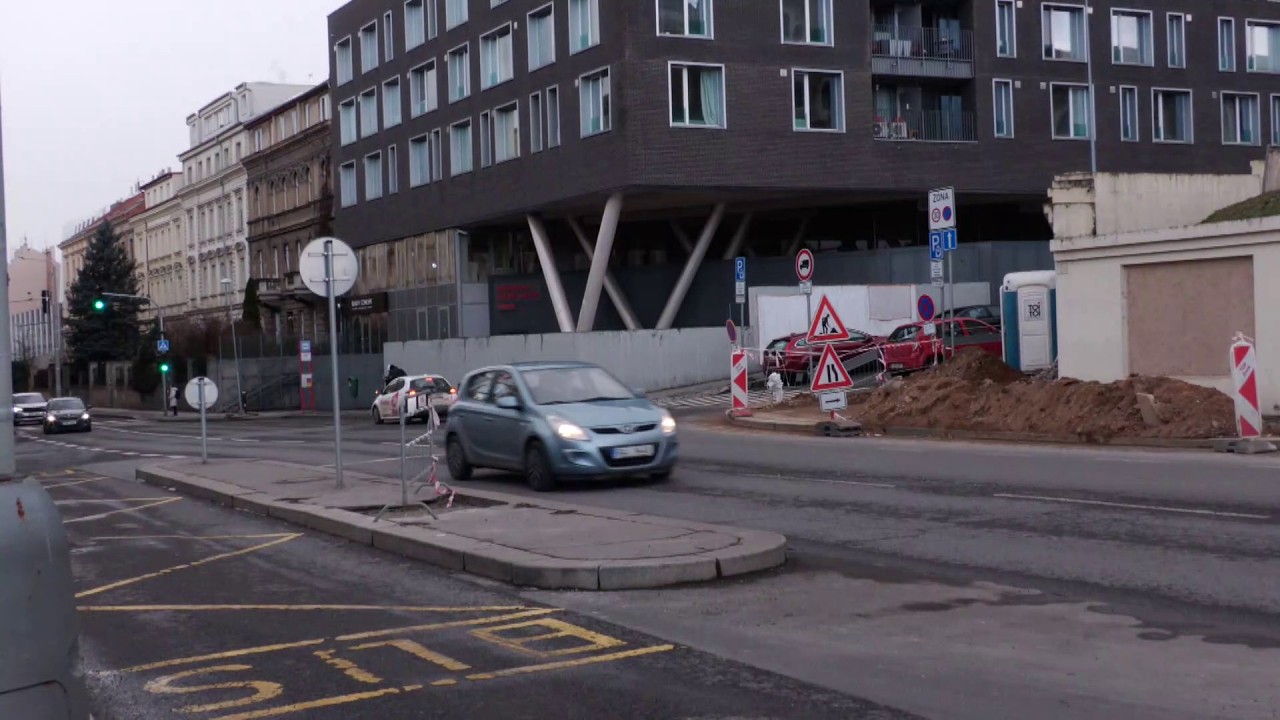 Plyn, voda i silnice najednou: Ulice Plzeňská prochází velkou rekonstrukcí