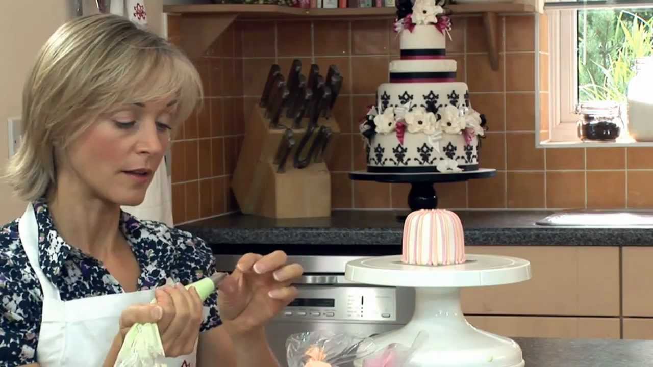 Candy Stripe Piping | Little Venice Cake Company
