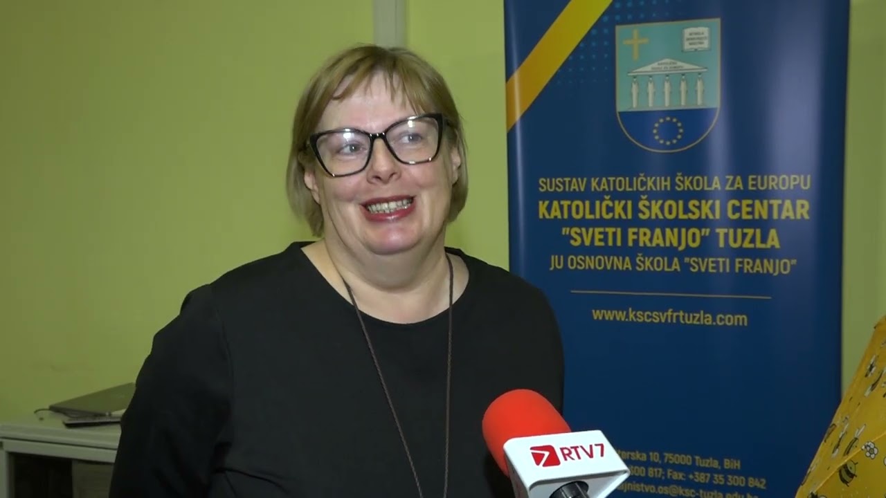 DJECA IZ OBDANIŠTA LASTAVICA I UČENICI KATOLIČKOG ŠKOLSKOG CENTRA TUZLA OBILJEŽILI DAN MATERNJEG...