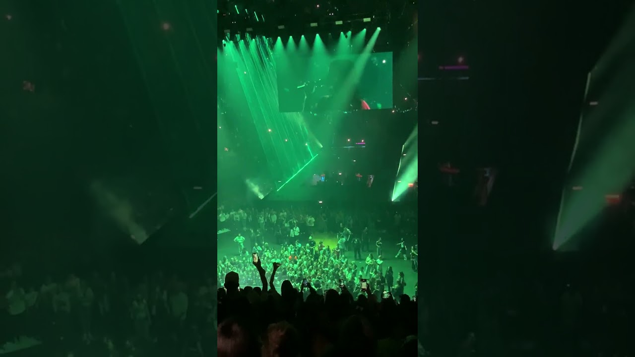 Billie Eilish - everything i wanted (HMHAS Tour live in Quebec City)