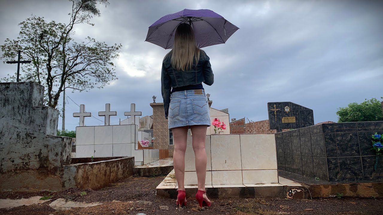 Блондинка вдова и кольцо кладбища