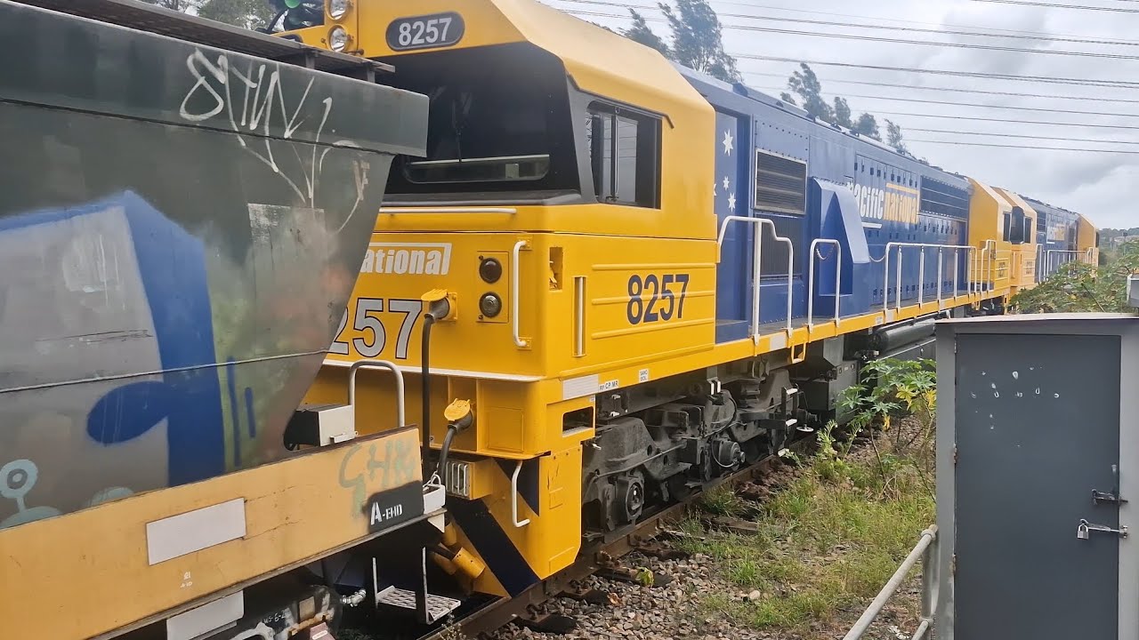 02/02/26 Pacific National Grain Train 5424 passing Warabrook University 