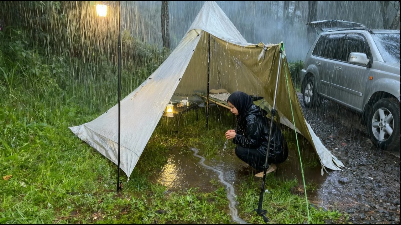🏕️ Уютный кемпинг под дождем в уютной палатке ‼️ Сильная гроза и молнии ⛈️