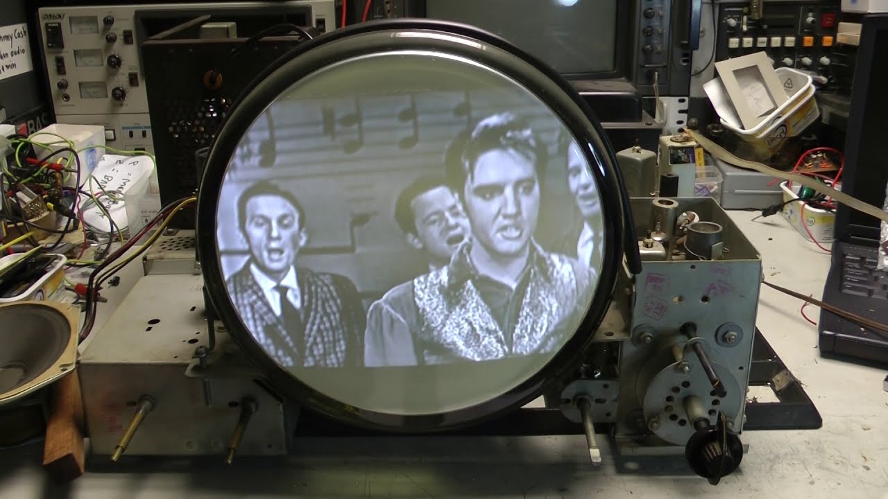 RCA T-100 A quick look inside a Vintage 1949 RCA Victor television