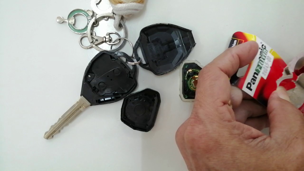 วิธีเปลี่ยนถ่านกุญแจรี​โมท​รถตู้คอมมูเตอร์​ แค่​ 45.-