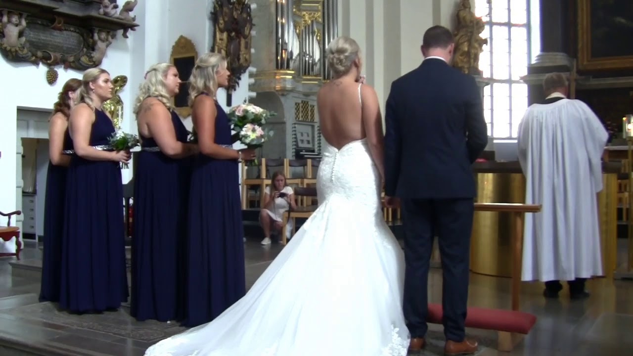 Evelina Höjer sjunger Kärleksvisan på vårt bröllop 2018