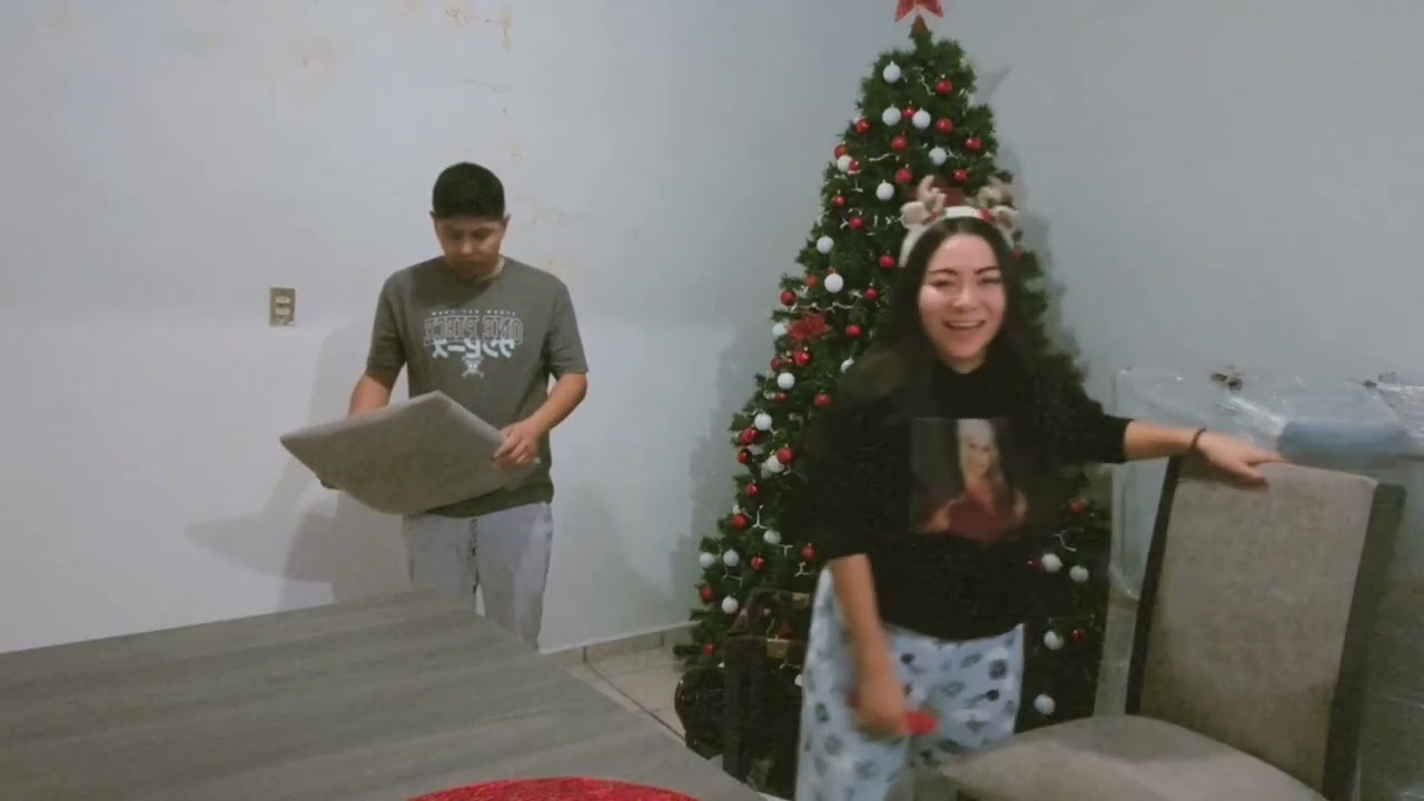 ABRIENDO MI REGALO DE NAVIDAD 