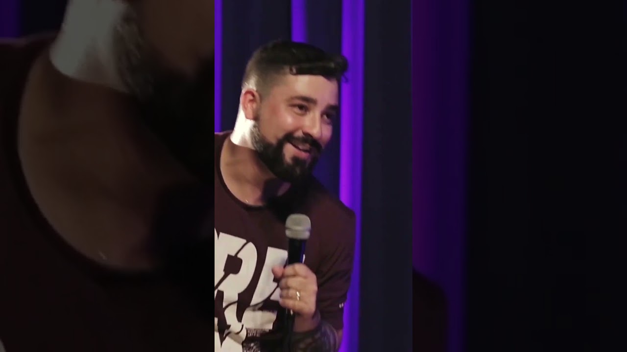 S&oacute; a minha m&atilde;e &eacute; assim?😅 #standupcomedy #comediastandup #opaidogael #standup #euvouemboraosvaldo