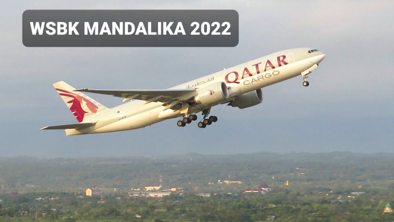 FULL!!! KEDATANGAN PESAWAT QATAR CARGO WORLD SUPERBIKE MANDALIKA 2022 DI BANDARA LOMBOK