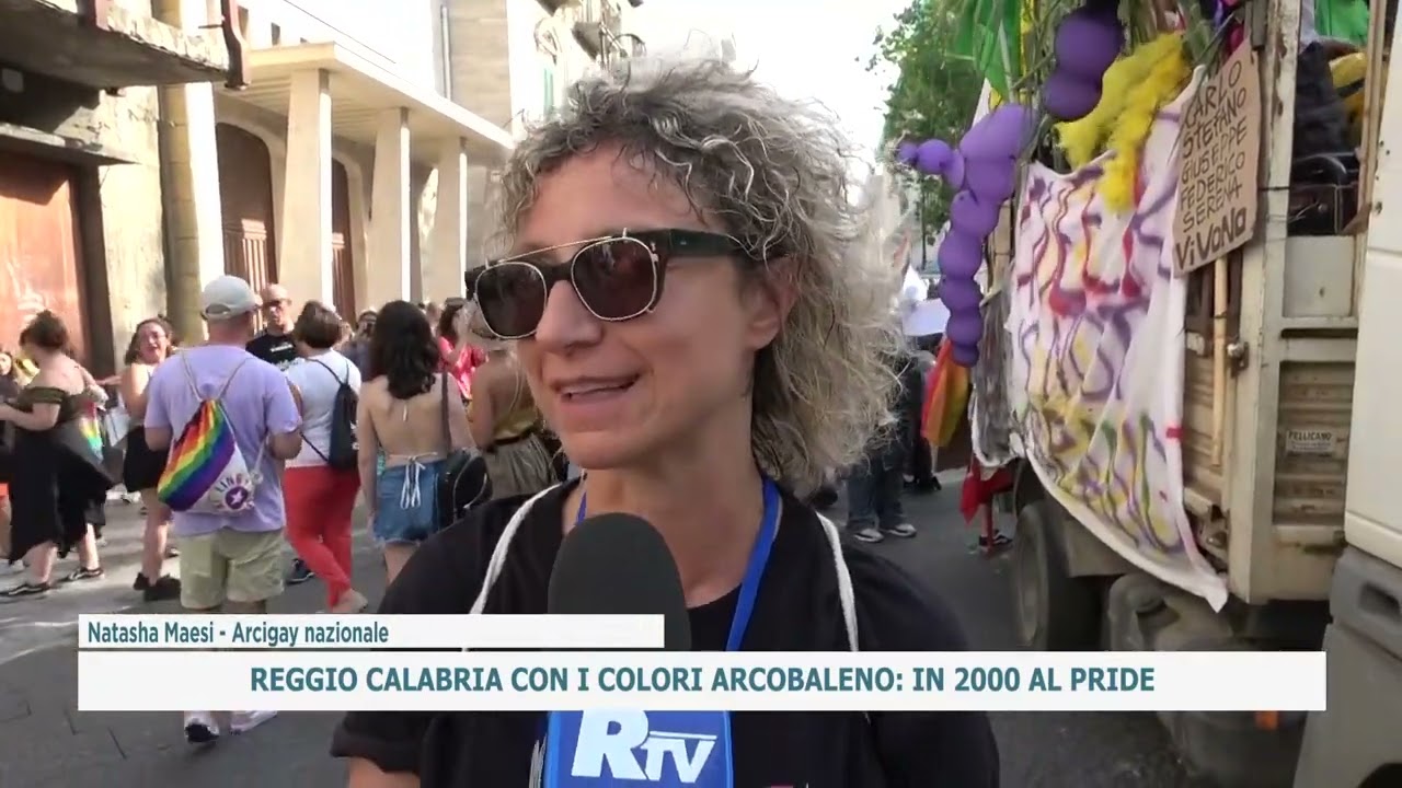 REGGIO CALABRIA CON I COLORI ARCOBALENO: IN 2000 AL PRIDE
