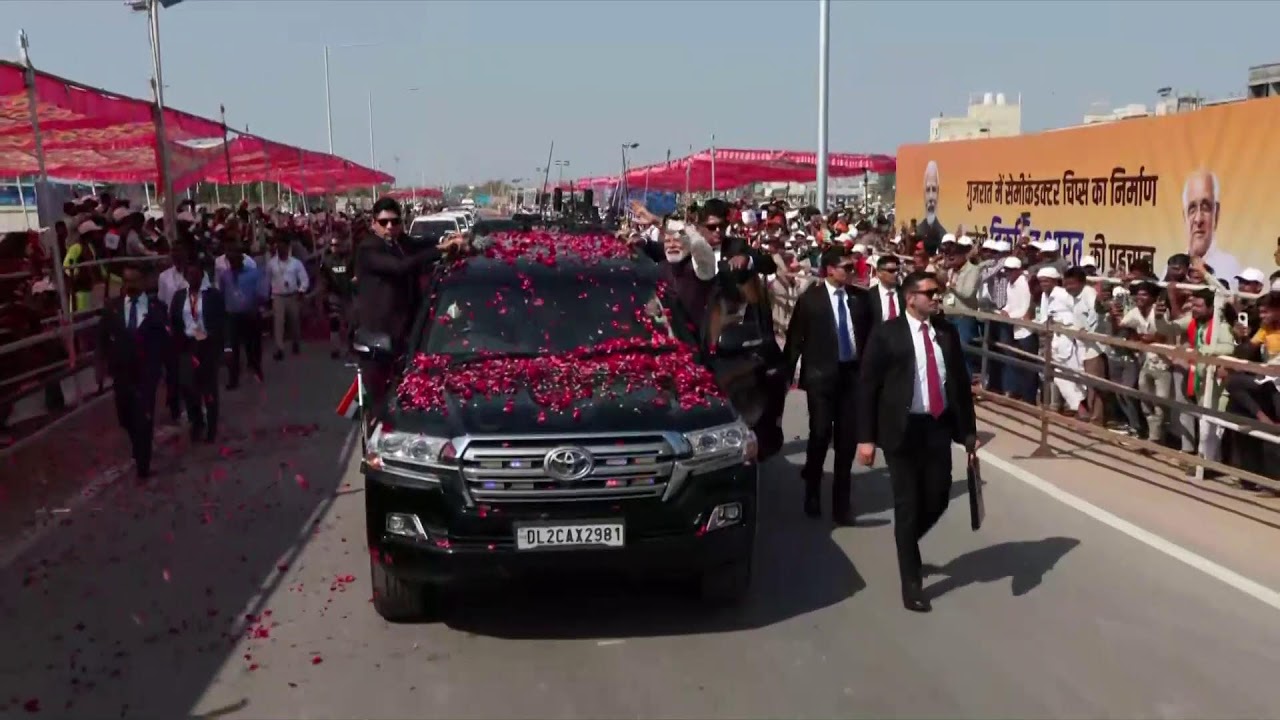 LIVE: માનનીય પ્રધાનમંત્રી શ્રી નરેન્દ્ર મોદીજીનો સાણંદ ખાતે રોડ શો.