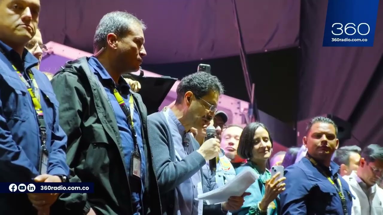 Así fue el lleno total en la Plaza de Bolívar para recibir a Iván Cepeda
