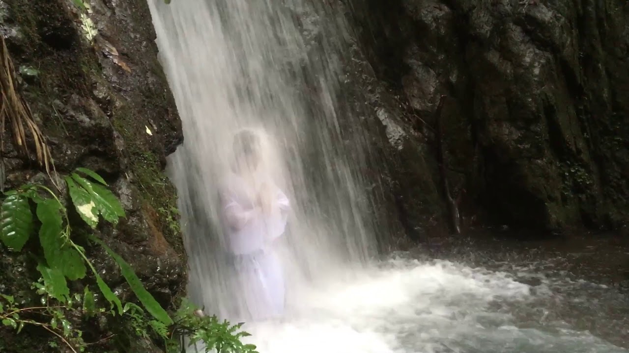 滝行 waterfall training