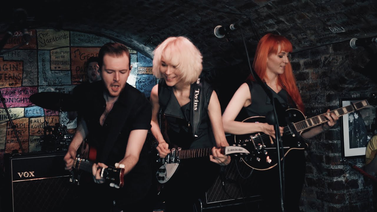 Please Mr. Postman / Wipe Out - MonaLisa Twins (The Marvelettes Cover) // Live at the Cavern Club