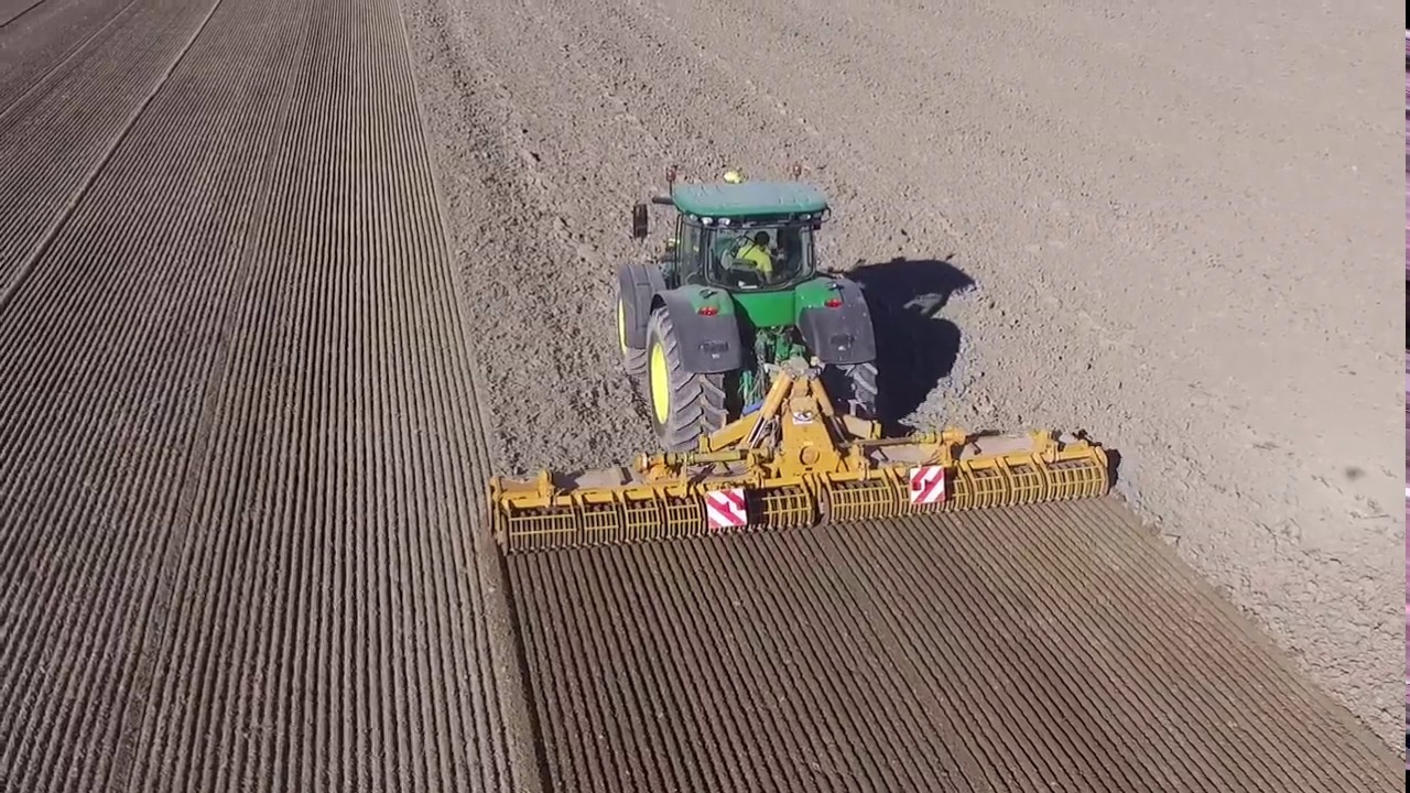 Preparation des semis de ble 2019/jhon deere 8400 et herse rotative alpego de 8m