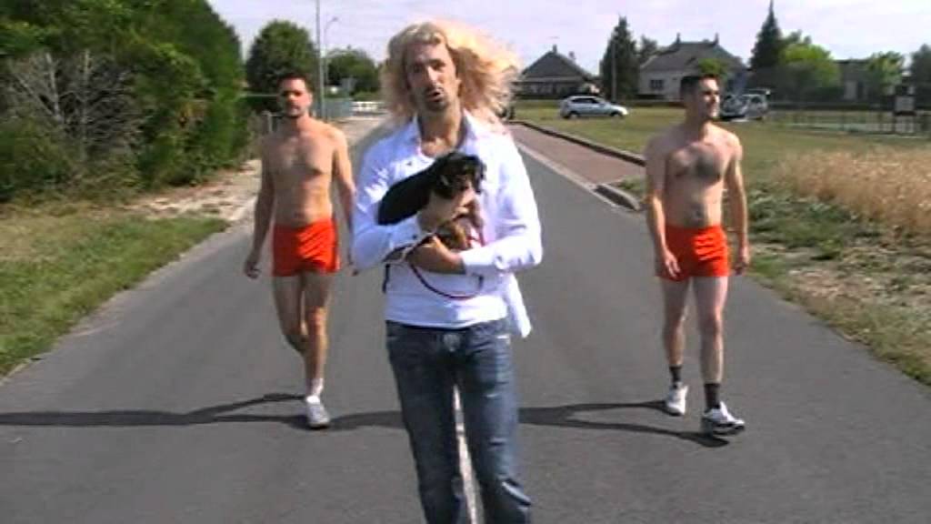 Julien Doré - Kiss Me Forever Parodie pour les 30 ans de Max