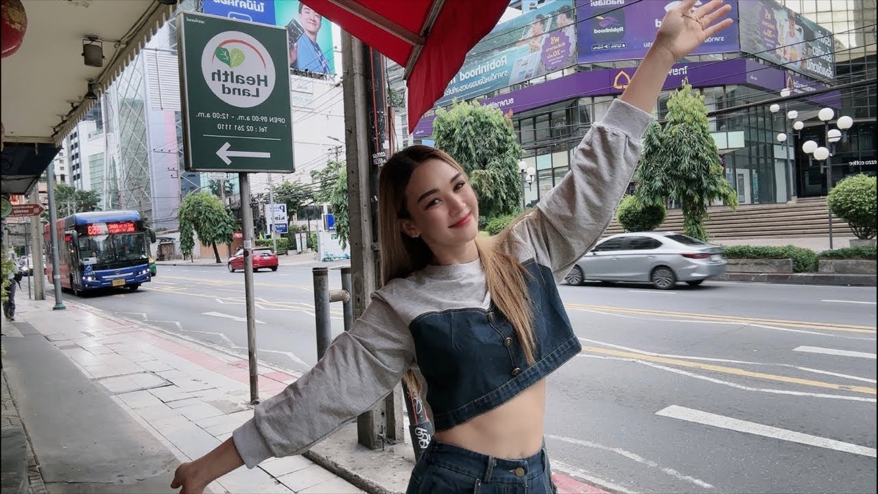 LIVE - Street Cafe with PloySai Coffee Lady Bangkok Thailand - Ploy Sai - Thai Street Food