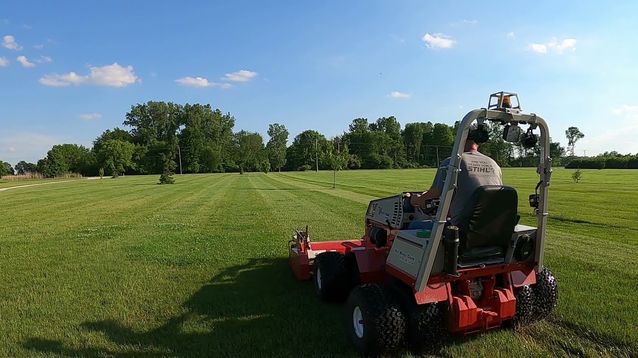 Косилка Ventrac Fine Cut против газонокосилки Finish на траве!