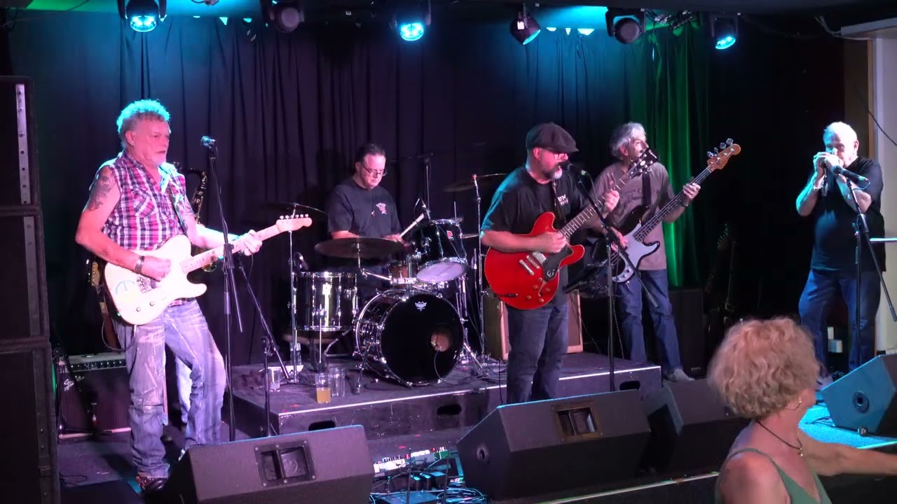 Blue city wailers band C0070