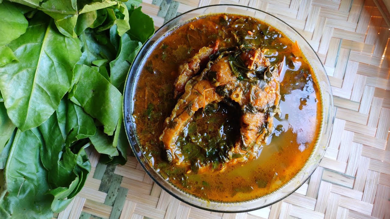 পালেং শাকেৰে মাছৰ জোল//Assamese Paleng Xaak Recipe//Spinach Fish Curry@mitaliskitchen542