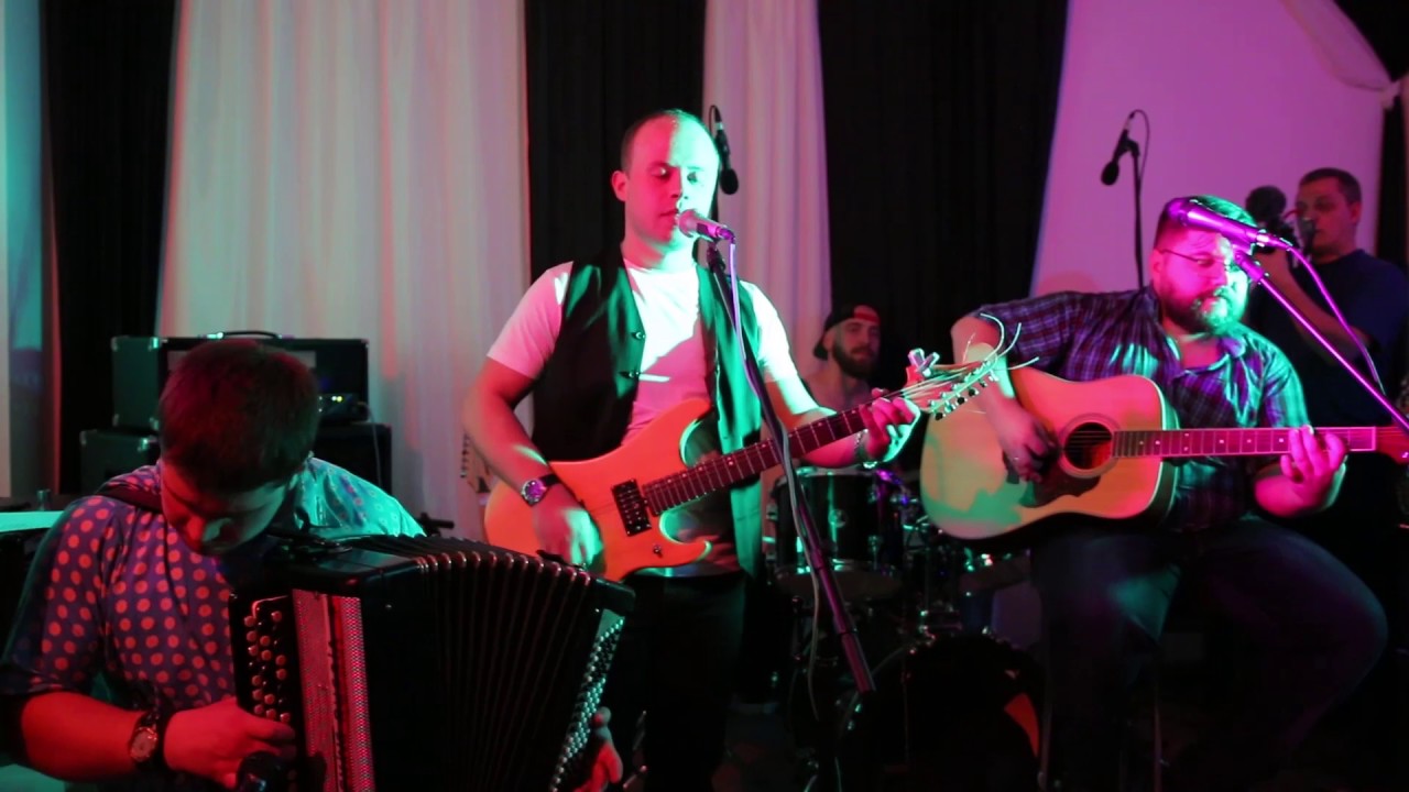 Есть (А девчонка та проказница) (cover)