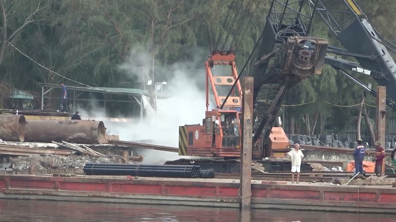 Cầu vượt biển Rạch Giá - An Biên xuất hiện 3 cây cẩu khổng lồ chuẩn bị làm móng