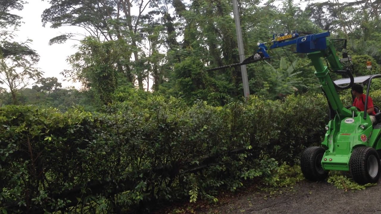 Avant 750 Slanetrac Hedge pruner/ Streetscape - Part 2