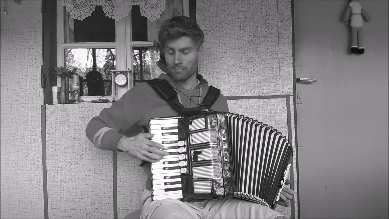 Tři oříšky pro Popelku na tahací harmoniku