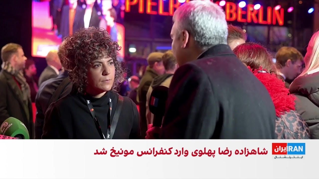 نرگس کلهر در فرش قرمز جشنواره برلیناله پوستر یادبود کشته‌شدگان را در دست گرفت