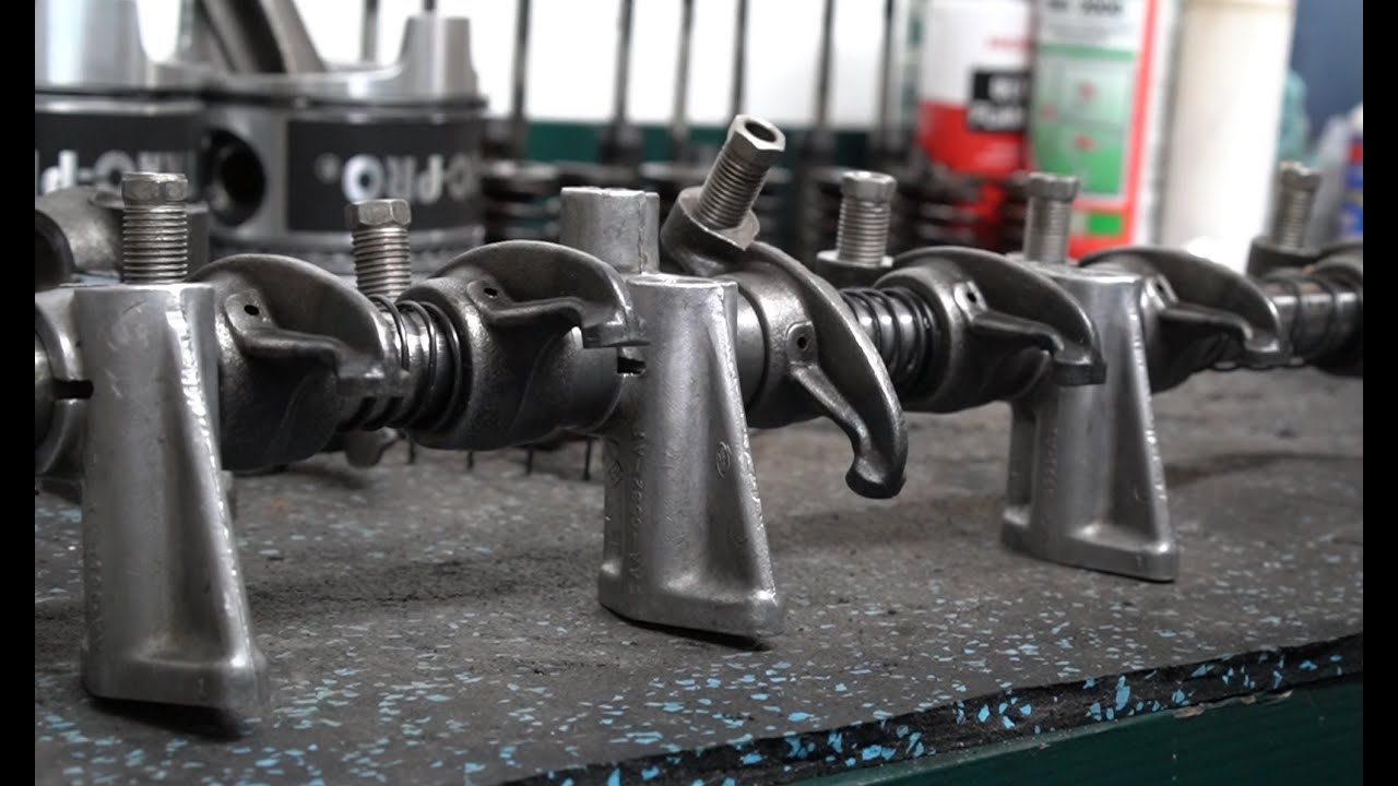 Чистка коромысел на дизельном двигателе Ford 172