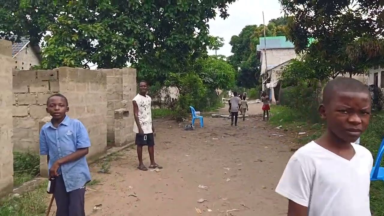 Le 15/2/2026 A VENDRE SANS MICROBE UNE PARCELLE  17M/20 A EFOBANQUE Q: MANGENGE COURANT,MAYI OK