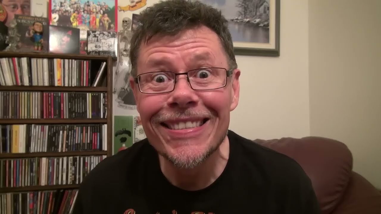 Kanadisk YouTuber åpner en pakke JEG har sendt til han