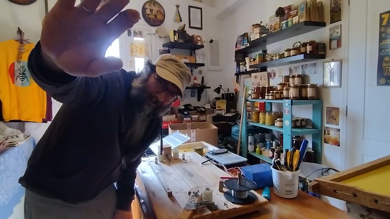 Συρμάτωση πλαισίων (σε αυτοσχέδιο πάγκο συρμάτωσης)