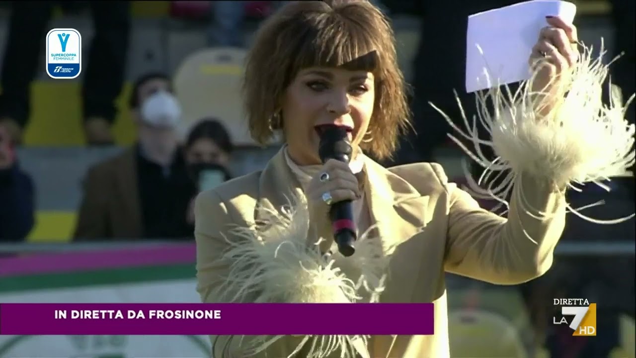 L'esibizione di Alessandra Amoroso per la finale di Supercoppa femminile
