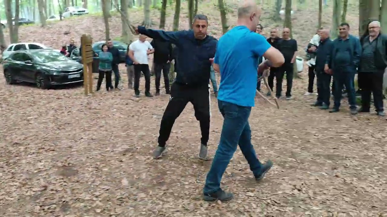 Piknikten, Kamçı Tura Oyunu