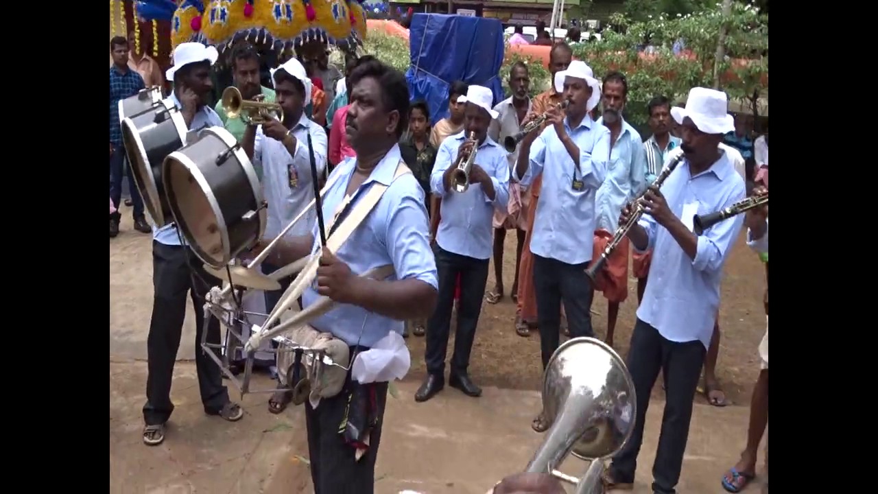 Angel voice muvatupuzha [veraity song] must watch