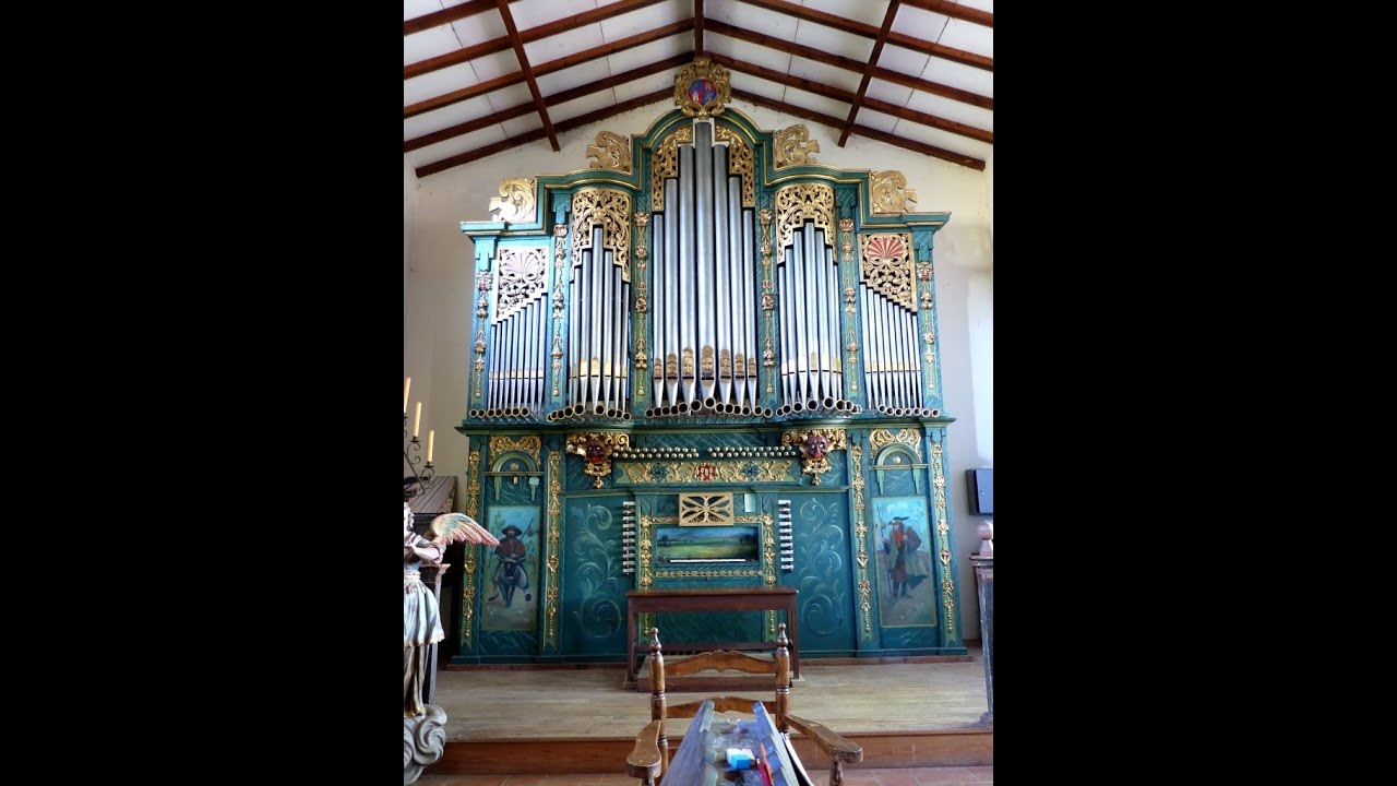 Francis Chapelet joue l'orgue Galicien de l'auditorium San Francisco de Montpon.