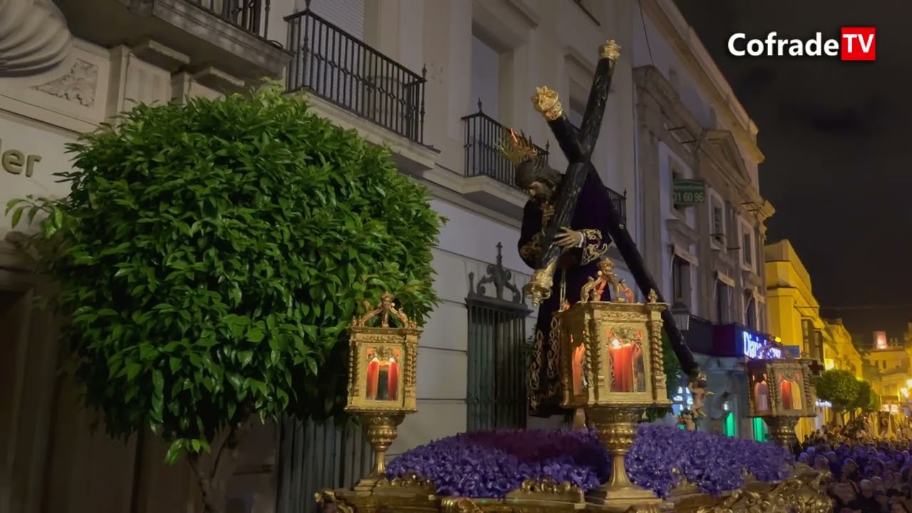 Paso de la Hermandad de las Cinco Llagas por Rotonda de los Casinos. Noche de Jesús Jerez 2025 .