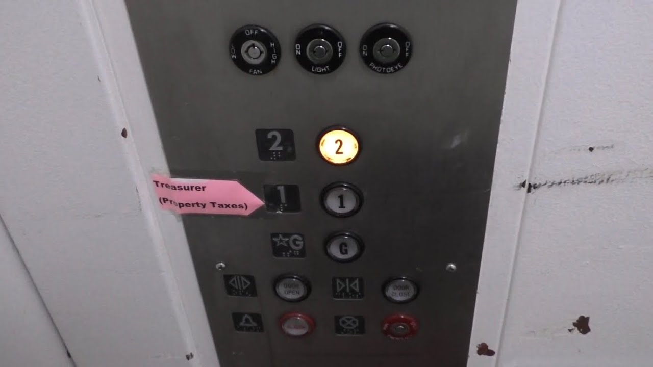 Montgomery Hydraulic Elevator at Warren County Courthouse in Williamsport, IN