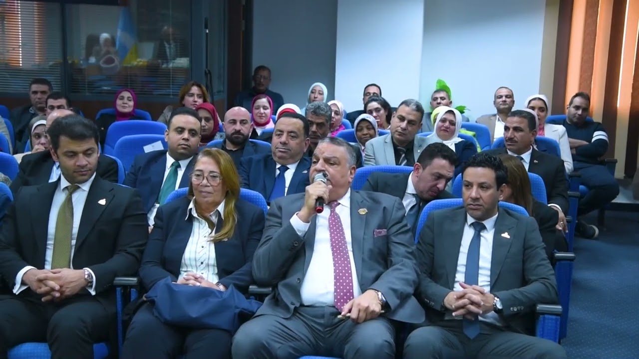 محافظ الإسكندرية يكرم الفريق أحمد خالد حسن سعيد المحافظ السابق