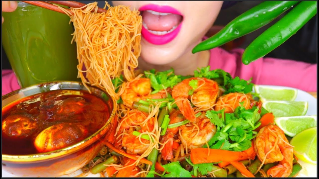 ASMR SPICY FRIED NOODLES (BIHUN GORENG), SPICY EGG CURRY, GREEN CHILLI, ICED MATCHA TEA 炒米粉 咀嚼音 | 먹방