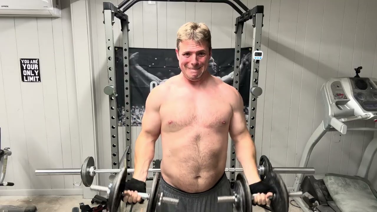 Dumbbell Curls — You Train at the Level of Your Circle 