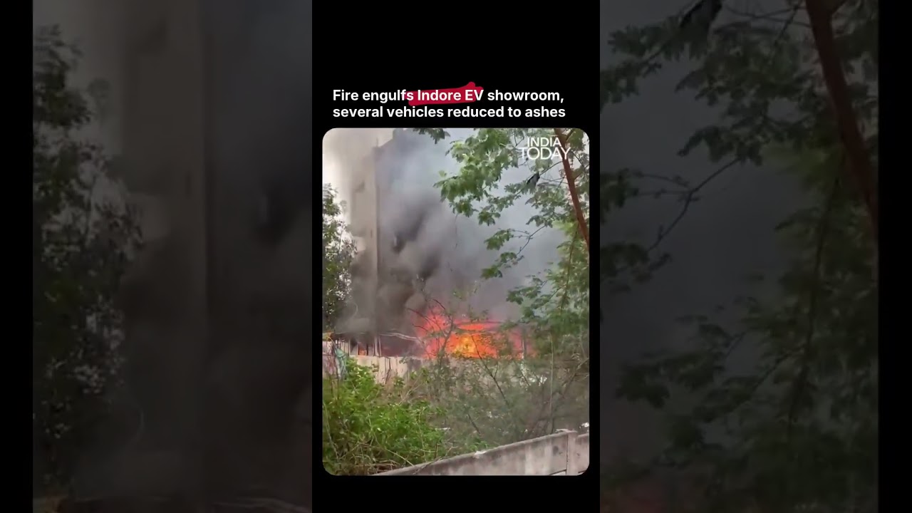 Indore News: Massive Fire at EV Showroom, Several Vehicles Gutted | Rescue Operation #indore