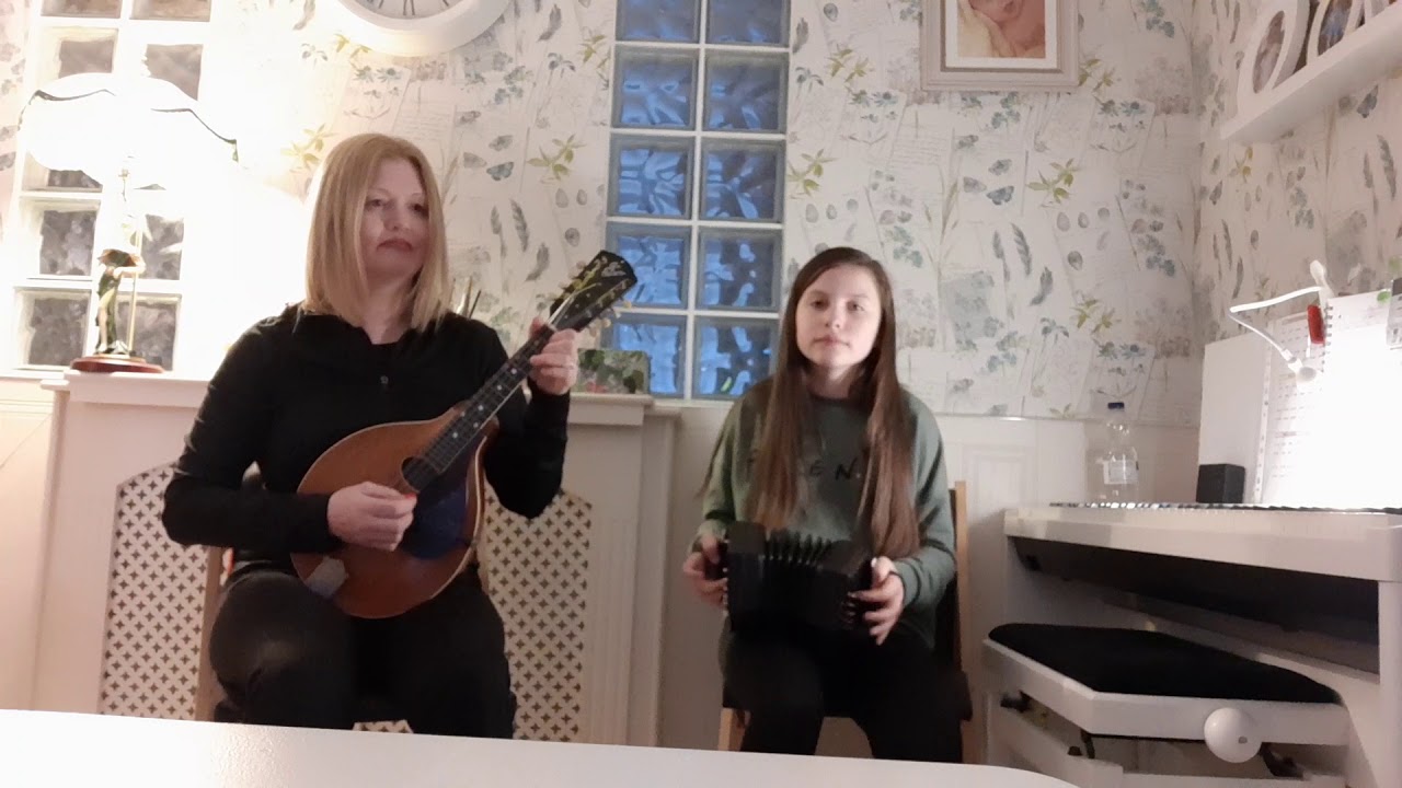Joanne O'Connor on Mandolin & Piano, Aisling Meehan on concertina, some Quarantine 2020 tunes